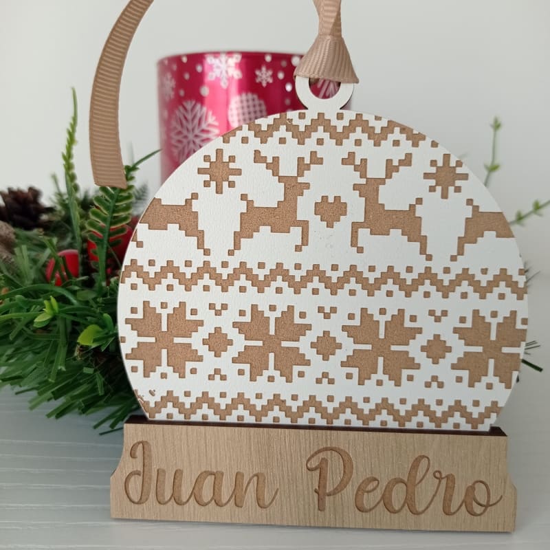 Bola de Navidad de madera personalizada (nieve 24)