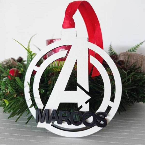 Bola de Navidad de madera personalizada (avenger)