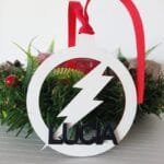 Bola de Navidad de madera personalizada (flas)