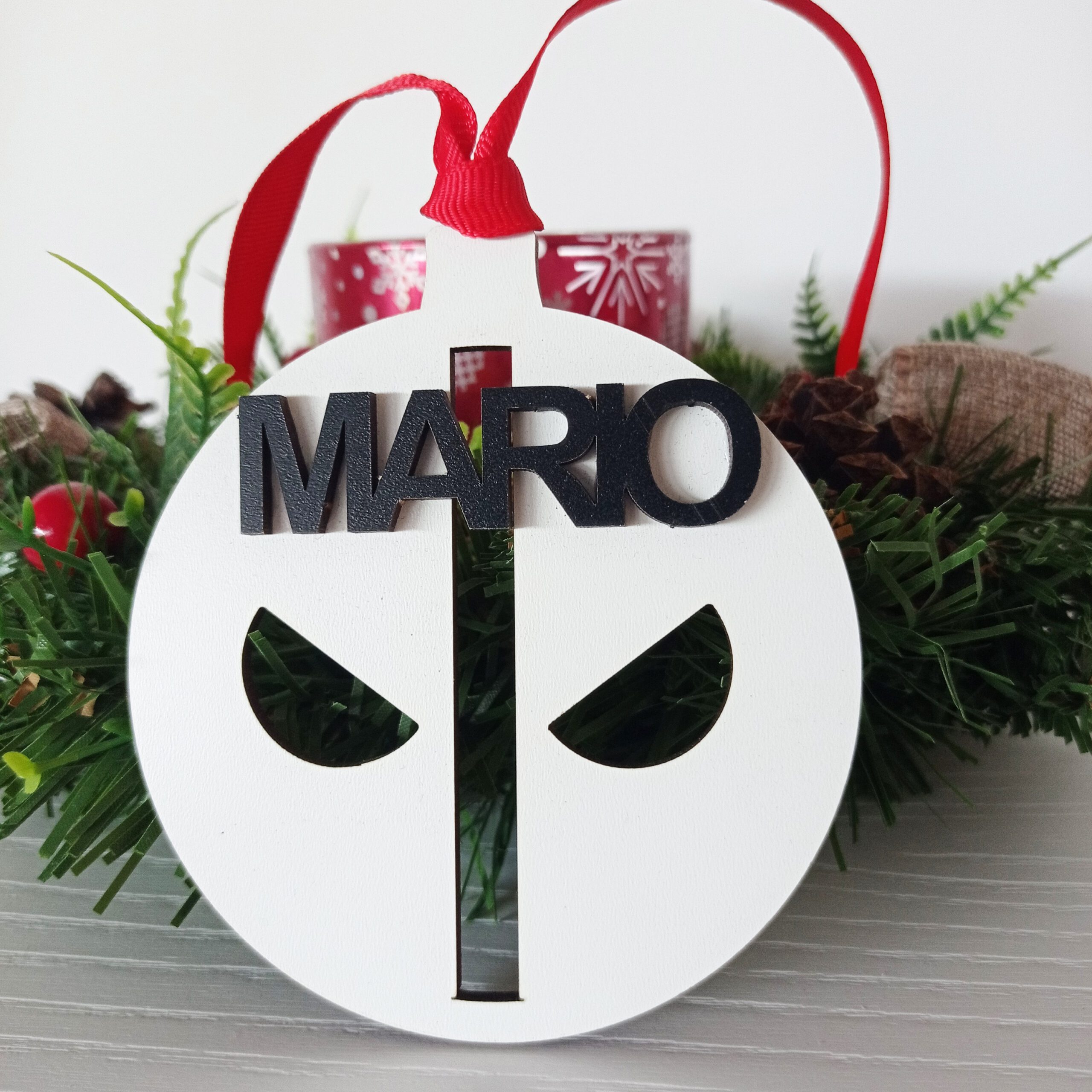 Bola de Navidad de madera personalizada (mascara)