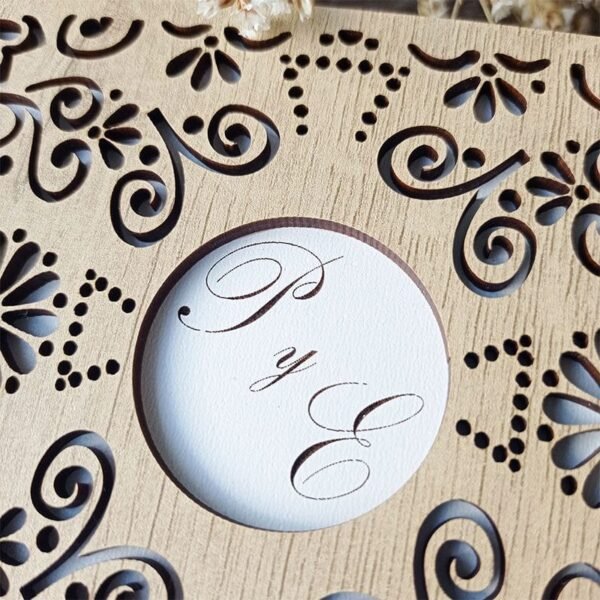 Caja de arras de madera personalizada