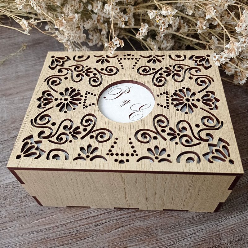 Caja de arras de madera personalizada