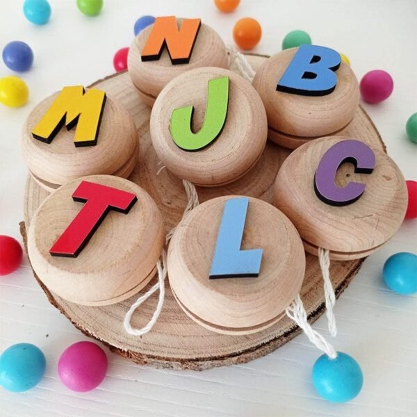 Yo-yo de madera personalizado con inicial
