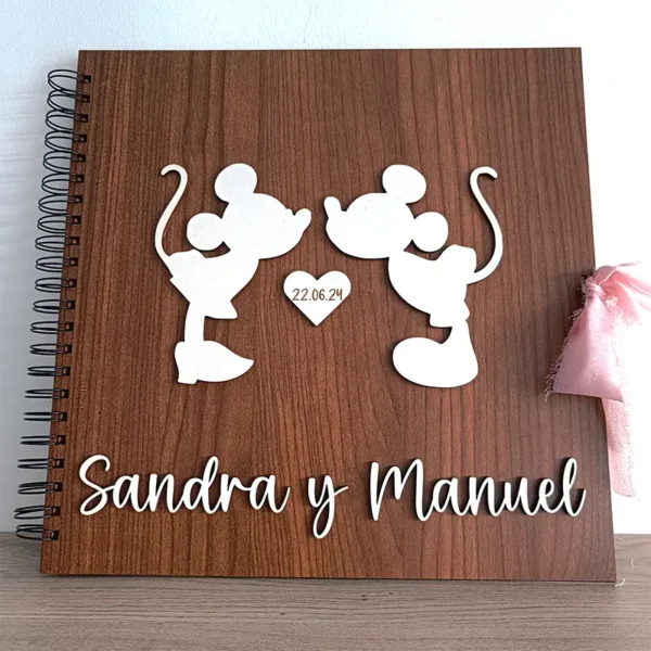 Libro de firmas de madera personalizado beso