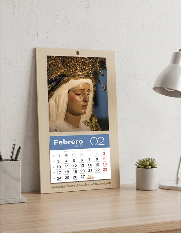 Calendario personalizado de madera Cofradía