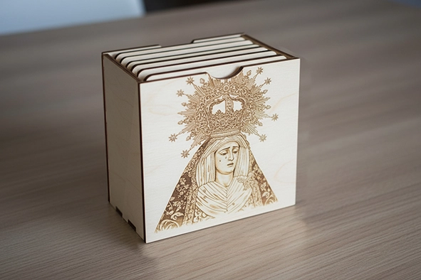 Caja grabada posavasos Cofradía